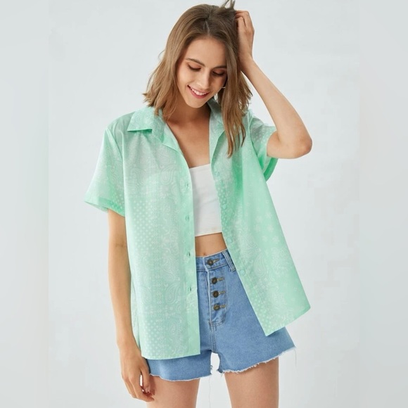 Tops - Paisley Button Front Shirt Size S NWT